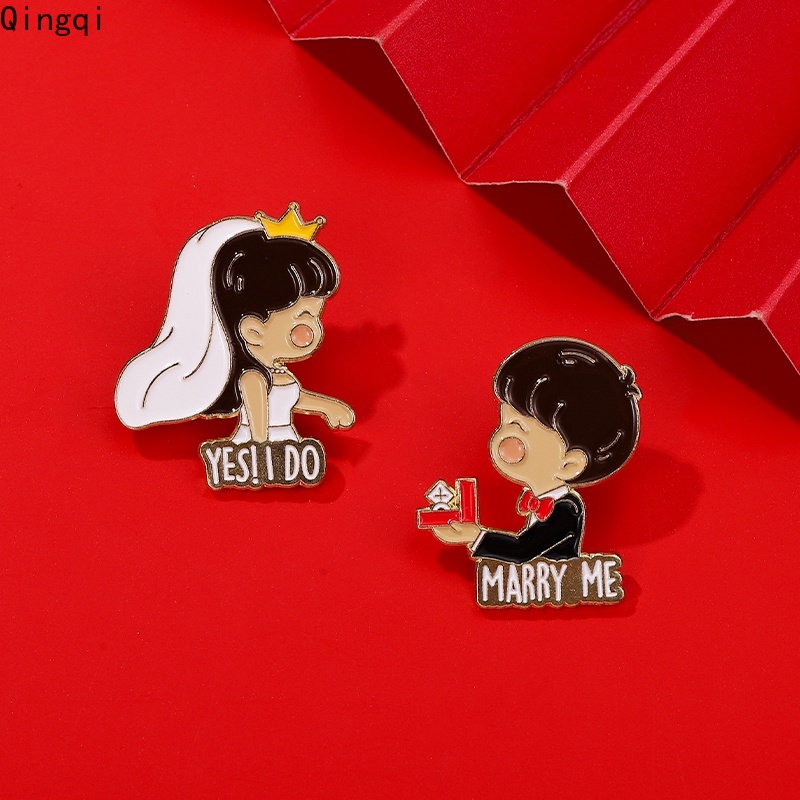 Bros Pin Enamel Bentuk Pasangan Pengantin Pria / Wanita Untuk Hadiah Anniversary / Tunangan