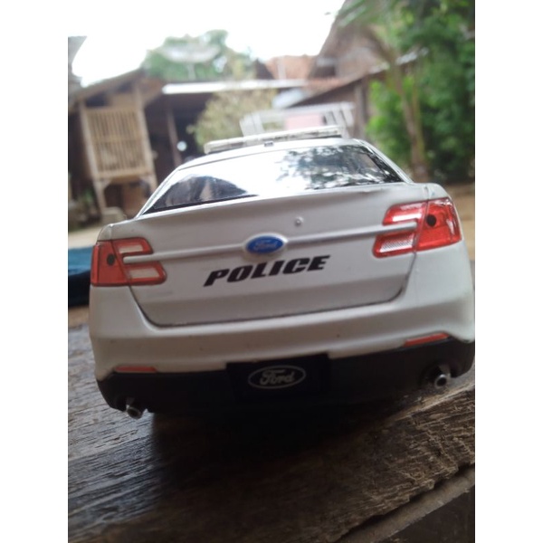 DIECAST Ford Police Interceptor MEREK WELLY