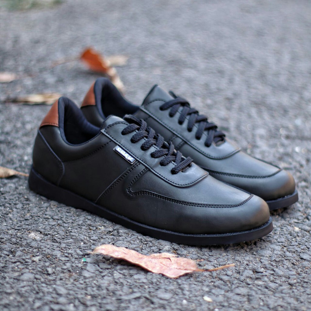 Sepatu Formal Casual Sepatu Sneakers Kasual Kulit Pria Trend 2020 ( BISA COD )