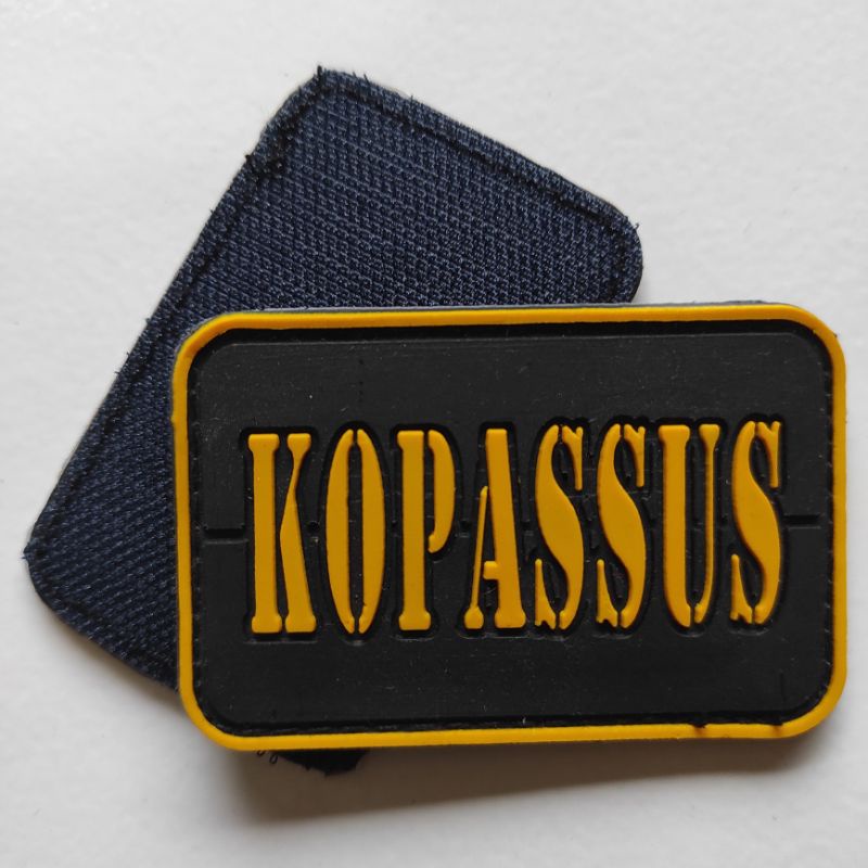 patch rubber logo kopassus tulisan kuning/patch rubber tni/tempelan emblem karet velcro