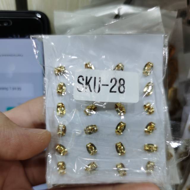 Anting tusuk motif silet titanium isi 12 pasang