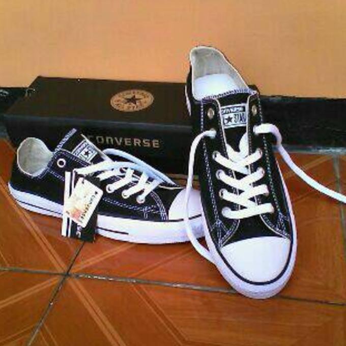 More Walk Sepatu Converse Hitam Putih Grade Original