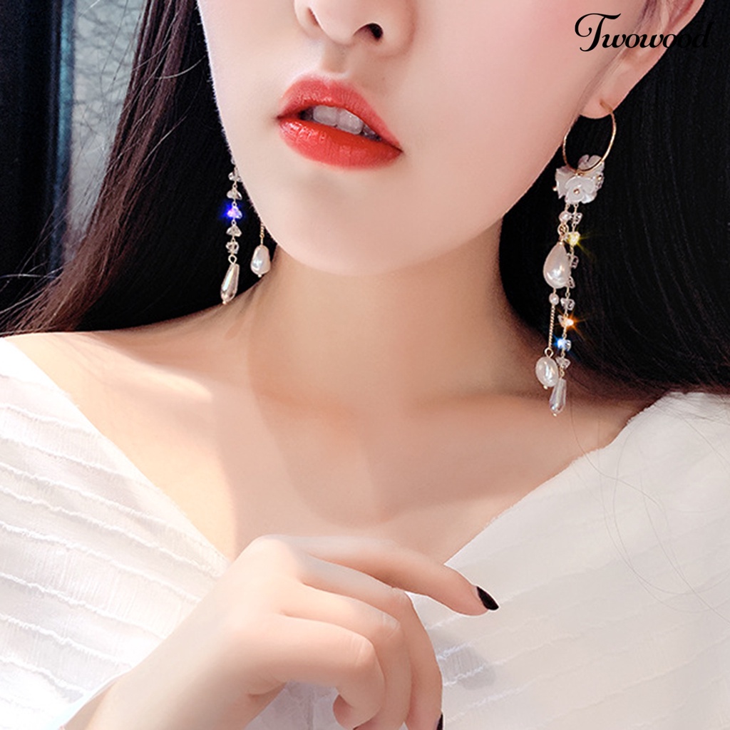 1 Pasang Anting Rumbai Desain Bunga Aksen Mutiara Berlian Imitasi Tahan Lama Untuk Wanita