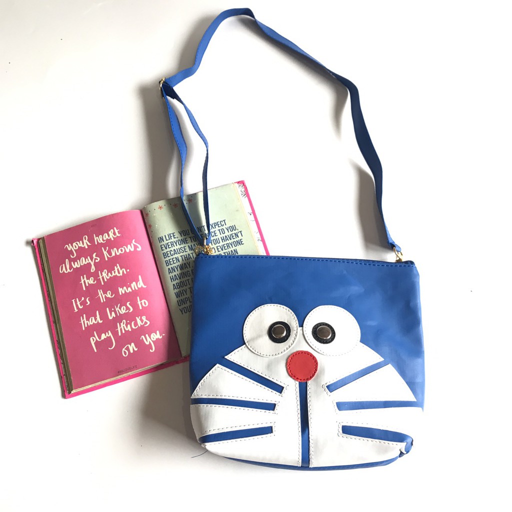 tas slempang wanita doraemon 01
