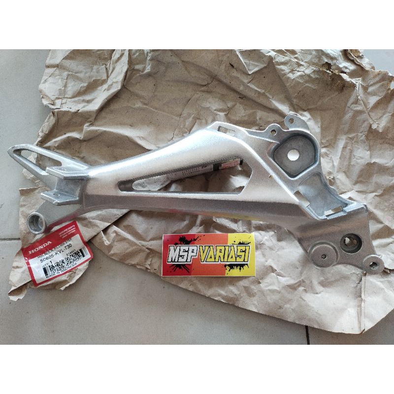 50605 KVL T30 Holder R PILLION Step / Dudukan Footstep Belakang KANAN Honda Supra X 125 Batman Origi
