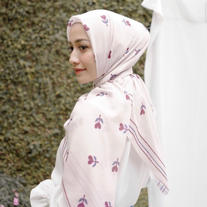 preloved ceria scarf vanilla hijab