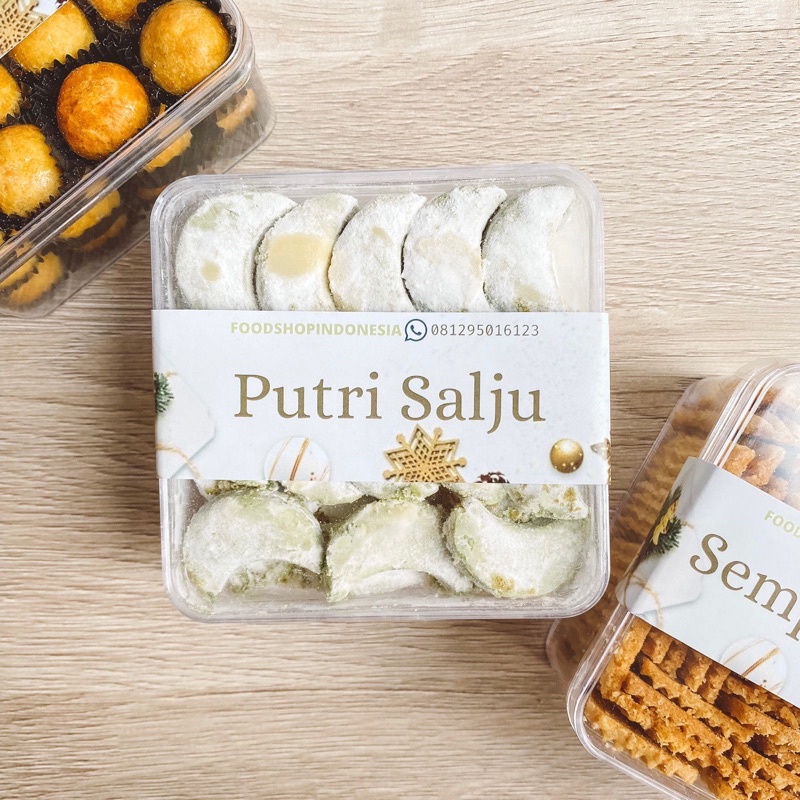 

Kue Kering Putri Salju cookies natal christmas box mika makanan ringan murah snack murah cemilan murah jajanan murah jajan snack oleh oleh murah enak berkualitas jajanan kekinian camilan murah