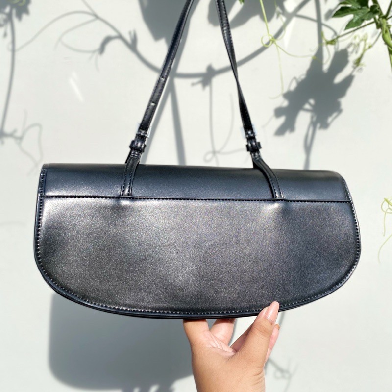 Tas Wanita Elongated Saddle