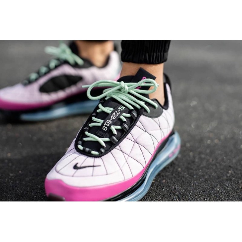 Sneakers Wanita- Nike Air Max 720 818