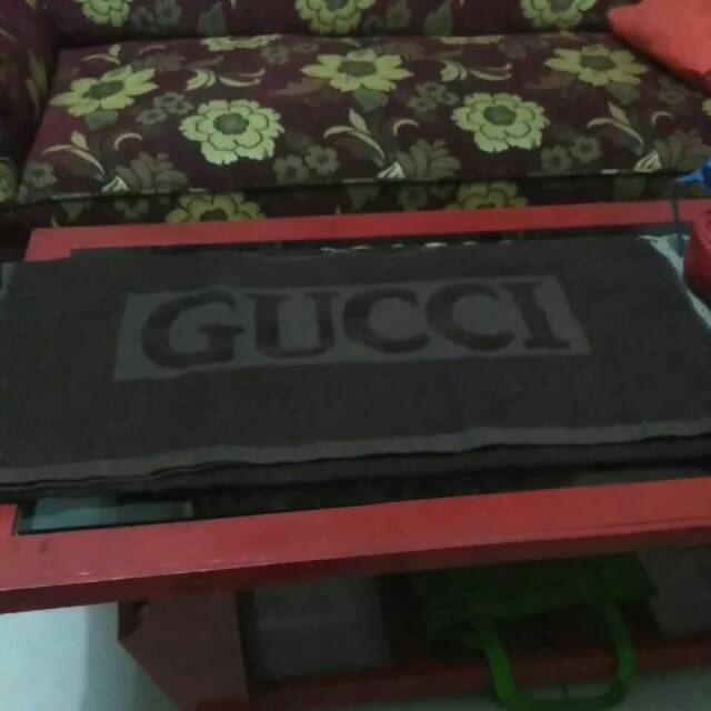 Handuk gucci