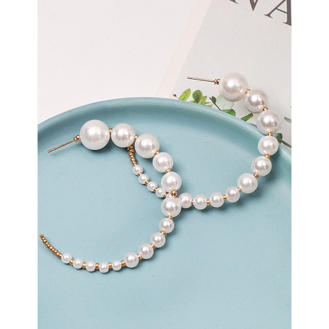 LRC Anting Tusuk Fashion Gold C-shaped Size Pearl Earrings D07487