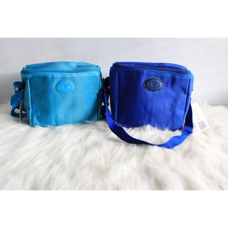 Tempat Makan Warna Biru