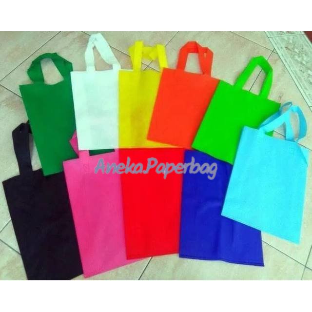 

Tas Kain Spunbond Spunbon Furing HLS 25x35 Handle Lipat Samping Goodie Bag Shopping Bag MIN 12PCS Best Seller