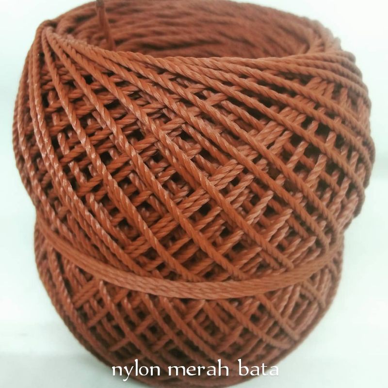 Benang rajut super nylon warna merah bata