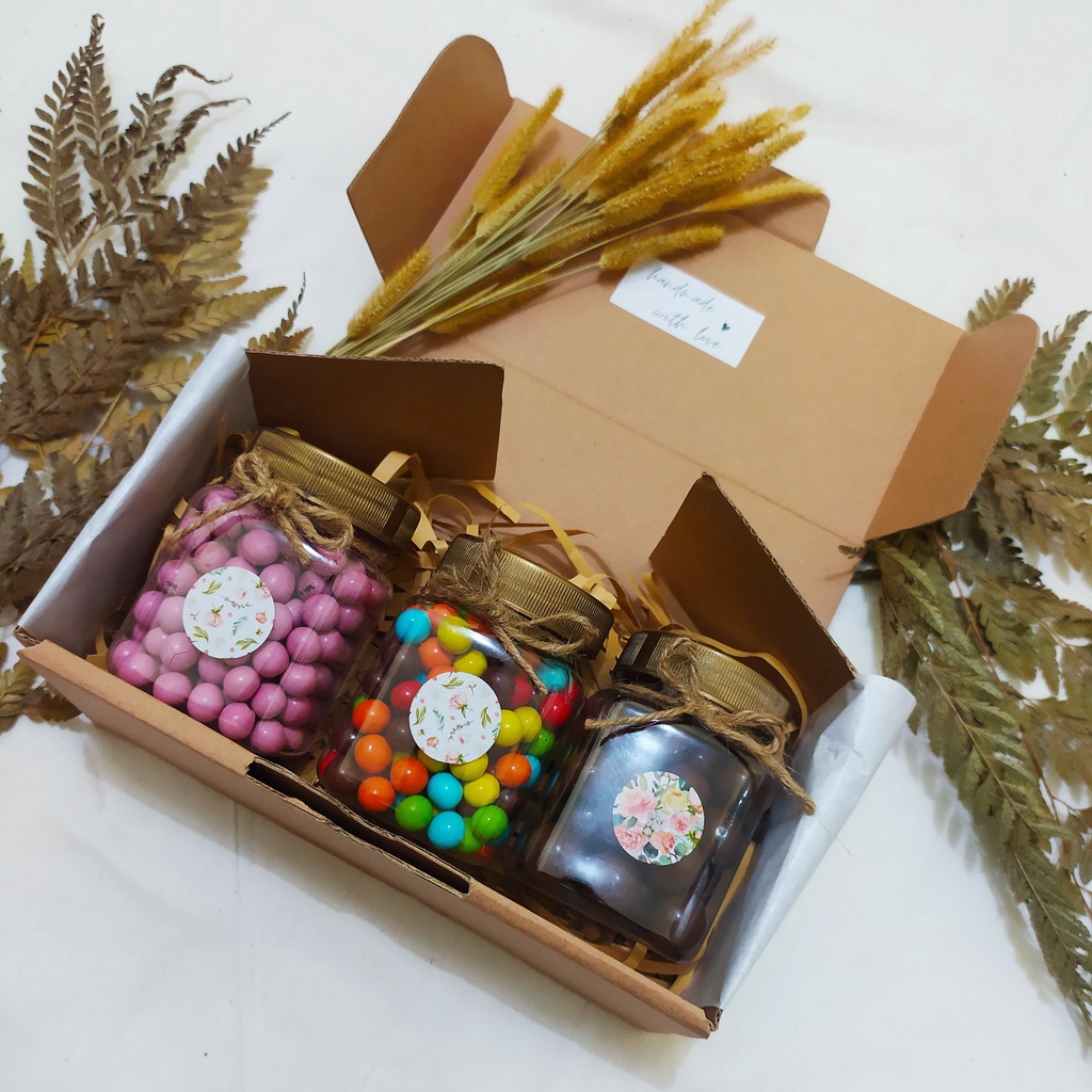 (MOHON BACA DESKRIPSI) HAMPERS COKELAT CUSTOM HAMPERS PERMEN SNACK BINGKISAN HARI RAYA KADO WISUDA ULANG TAHUN PARCEL COKLAT HAMPERS RAMADHAN HAMPERS IDUL FITRI NATAL IMLEK TAHUN BARU VALENTINE