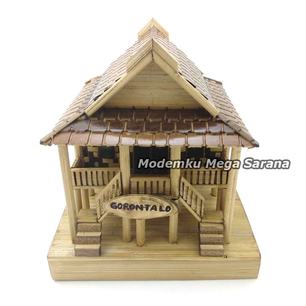 Miniatur Rumah Adat Gorontalo dari bambu