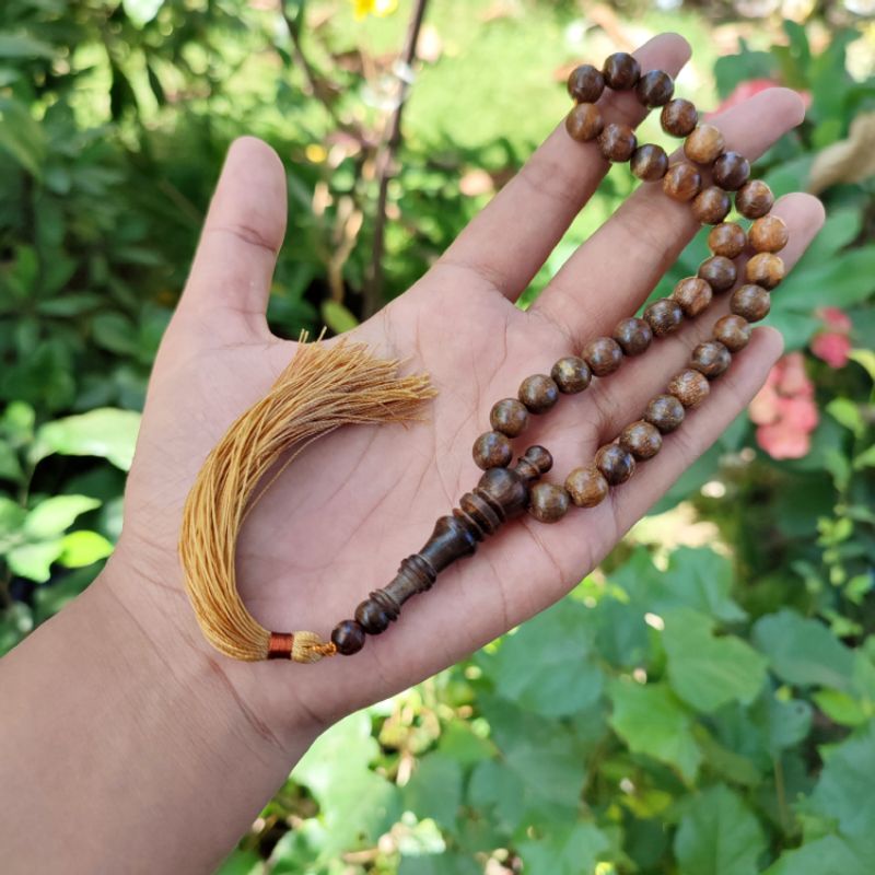 Tasbih Kayu Gaharu Size 8mm, Isi 33 Butir_Model Kuncir Dan Bandul