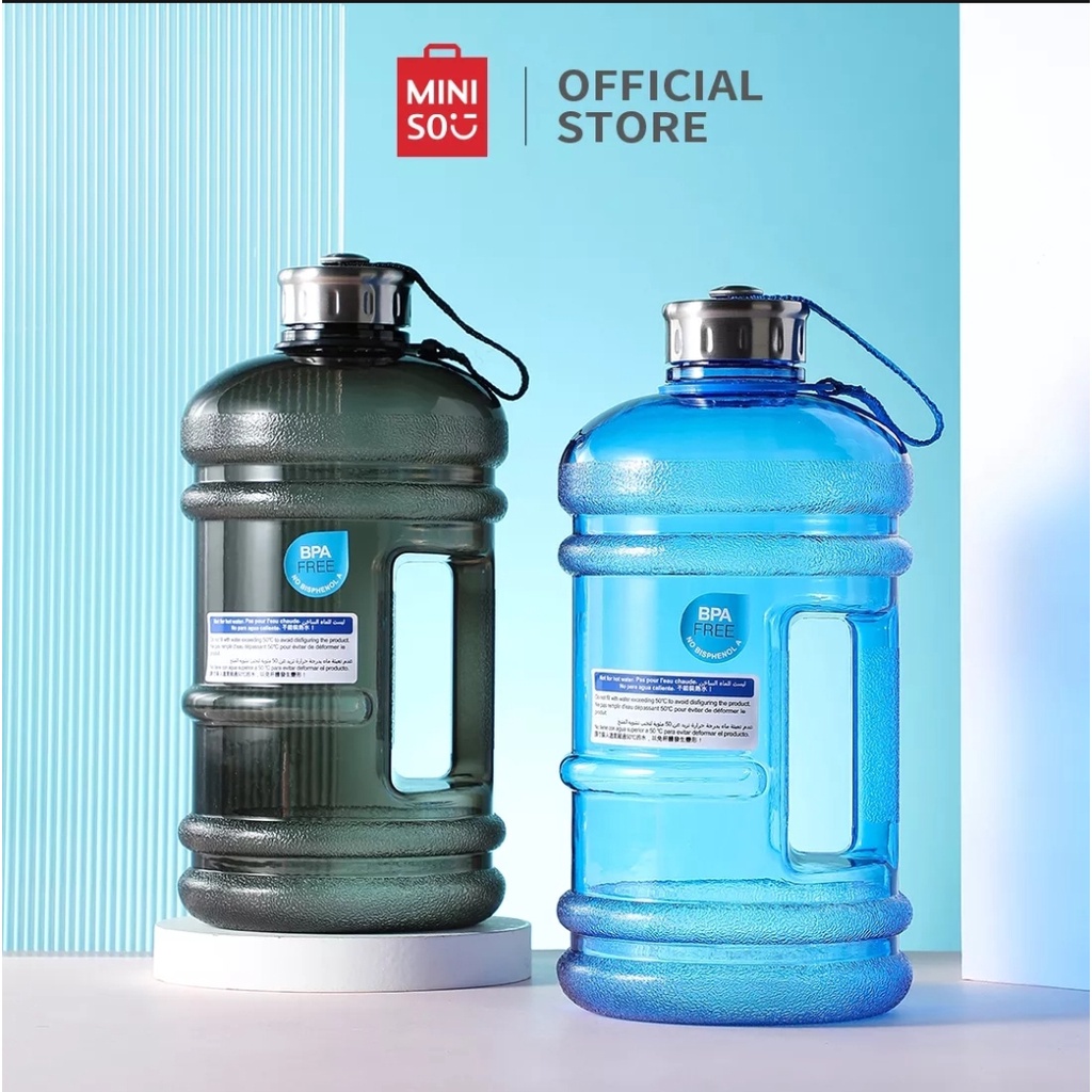 MINISO OFFICIAL Large capacity plastic cool water bottle with handle and strap 2.2L/ Botol minum gal