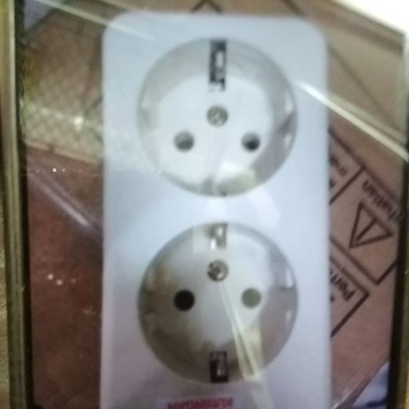 STOP KONTAK 2 LUBANG UTICON