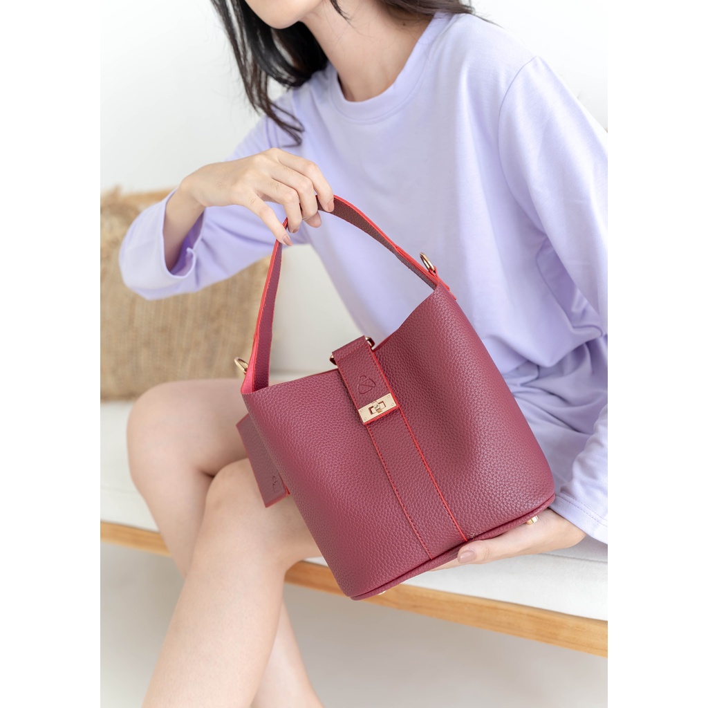 Nonataliashop - Swan Slingbag (Free 3 Huruf)
