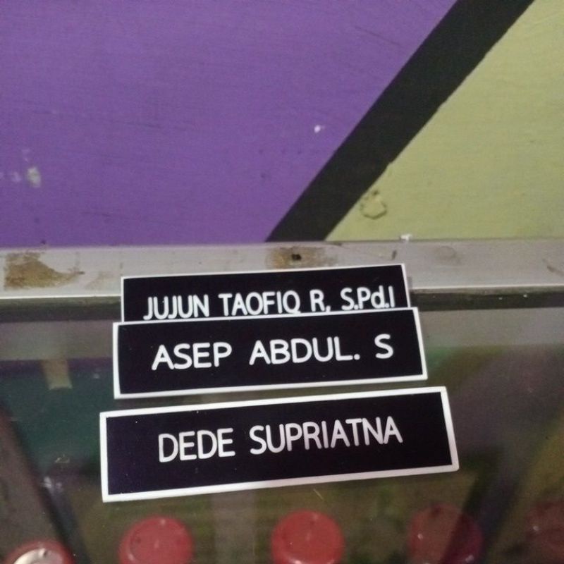 

name tag/papan nama satuan