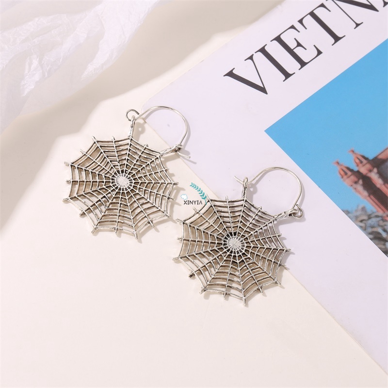 Anting Baru Retro Kreatif Anting Laba-laba Web C Kata Anting Berukir Anting Logam Berlebihan