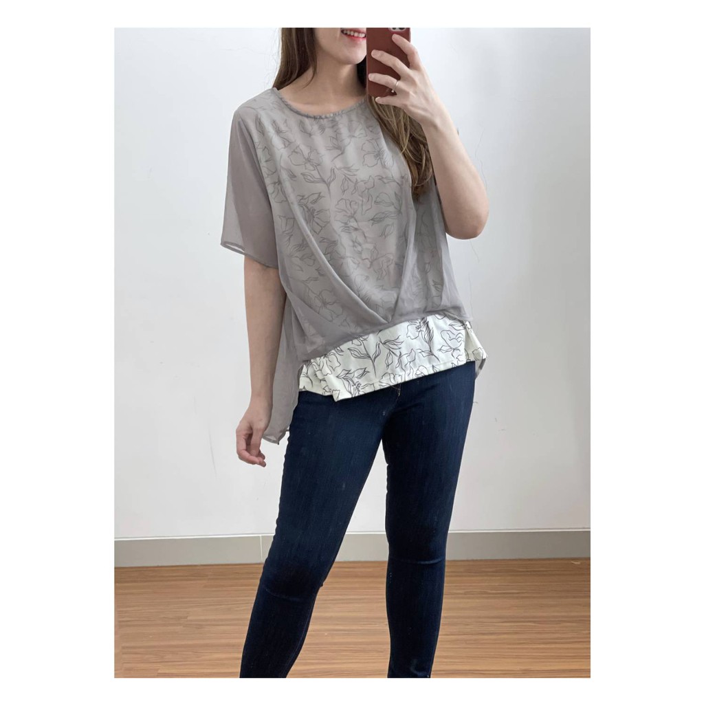 Uniqlo grey layered flowy floral blouse