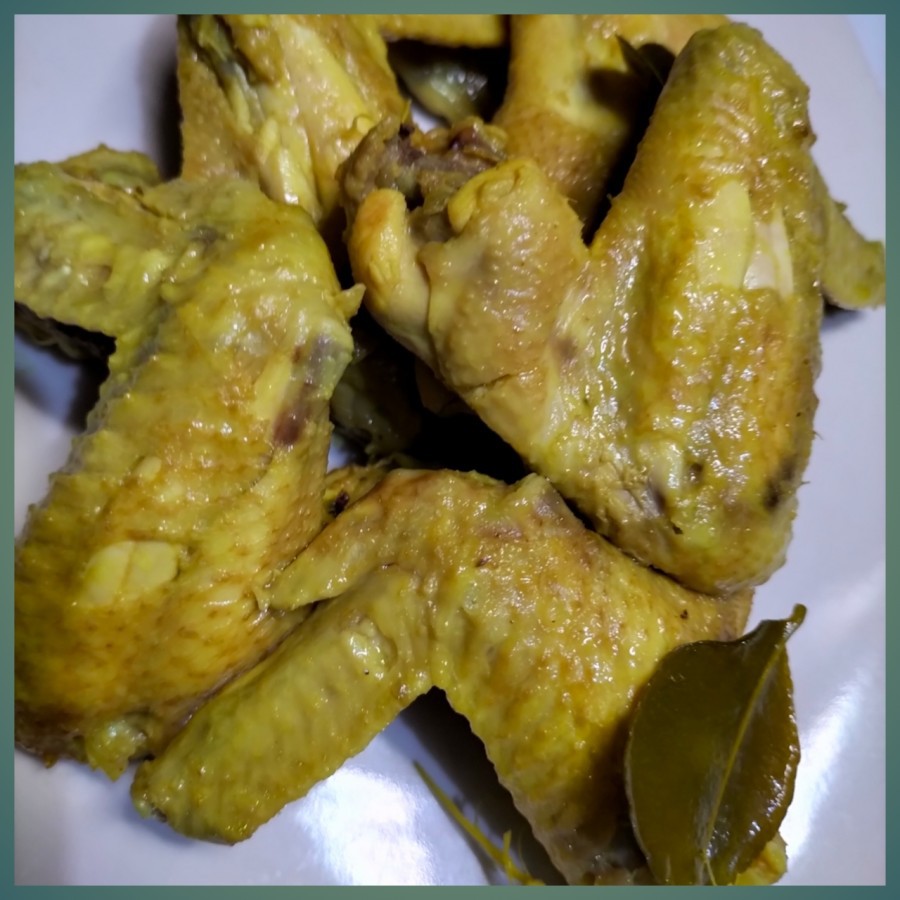 

Sayap Ayam Ungkep Bumbu Kuning Siap Goreng (Vacum Press) Frozen Food/ Sayap Ayam Potong Ungkep