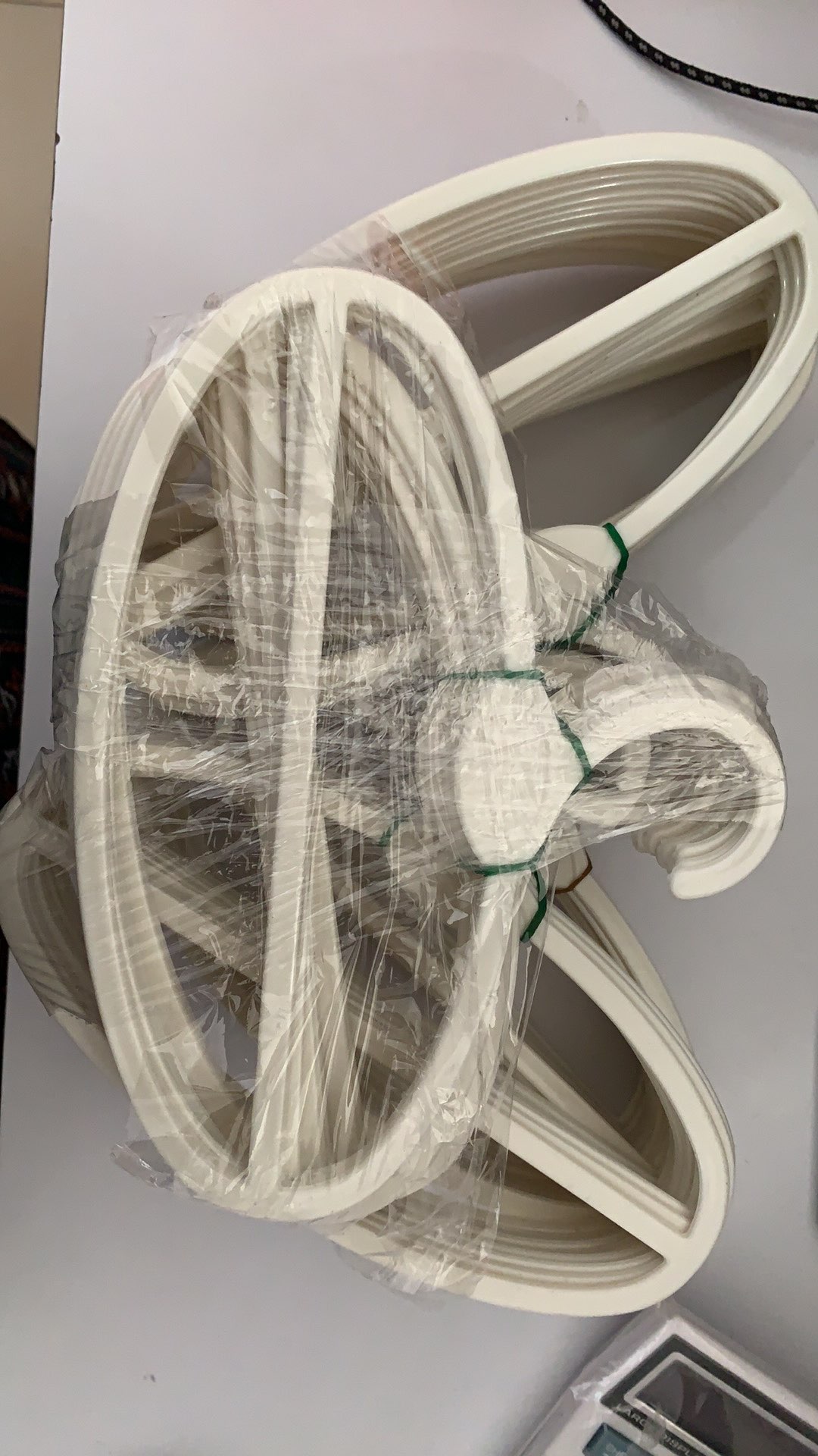 Hanger Gantungan Oval  Jumbo Per Lusin