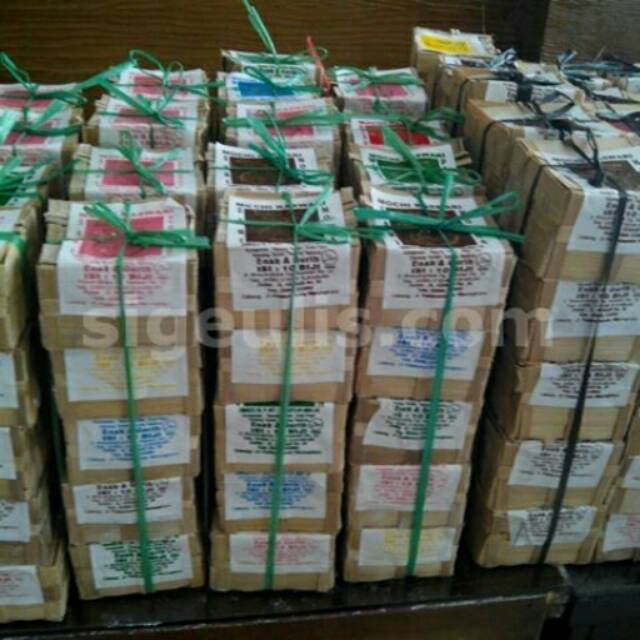 moci Kaswari ikat besek