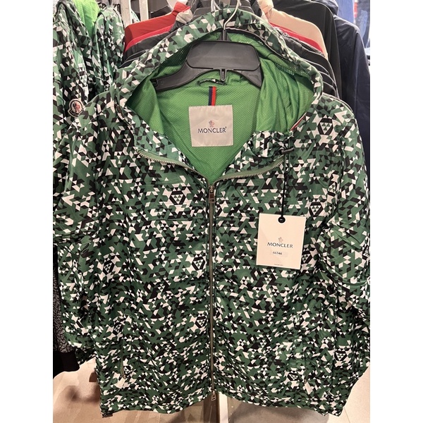 Harga Moncler Original Terbaru Juni 2022 | BigGo Indonesia Harga Moncler Original Terbaru Juni 2022 | BigGo Indonesia