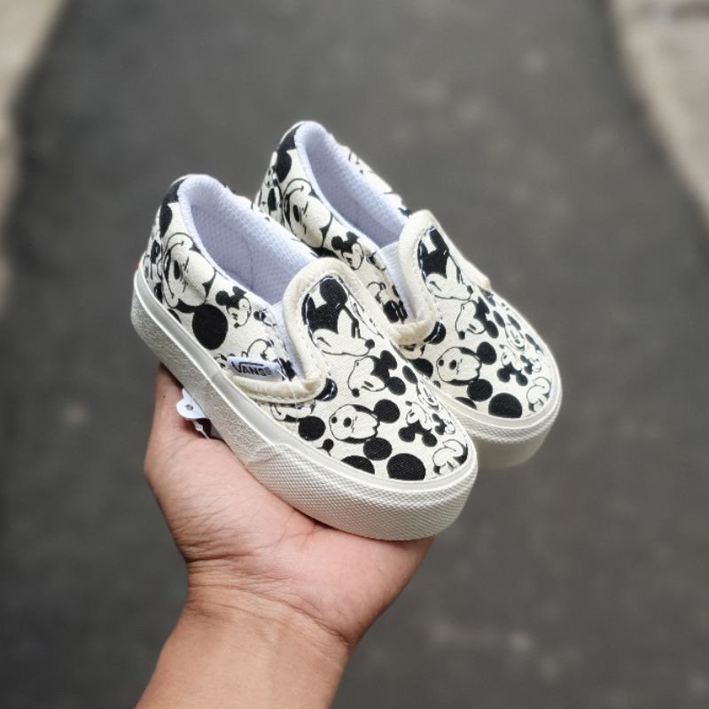 SEPATU ANAK VANS SLIP ON DINO/MICKYMOUSE