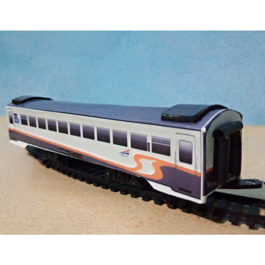 MAINAN GERBONG EKSEKUTIF KERETA API KAI