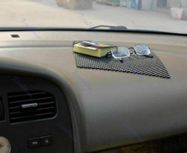 KARPET 20X0 CM ANTI SLIP Mat Licin Tatakan Dashboard Mobil Car 20x20 CM Karpet Taplak Tatakan