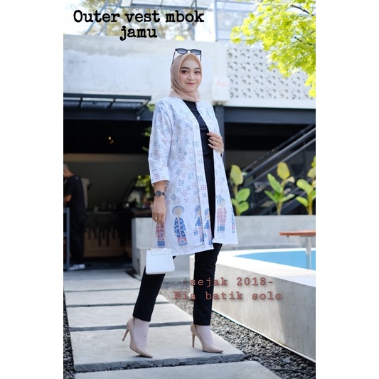 OUTER VEST WHITE MBOK JAMU MOTIF KEKINIAN OUTER PANJANG