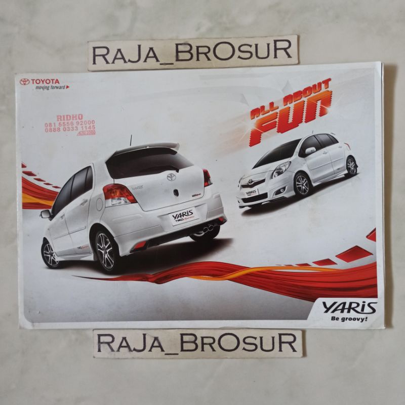 Poster brosur katalog leaflet Toyota Yaris 2011