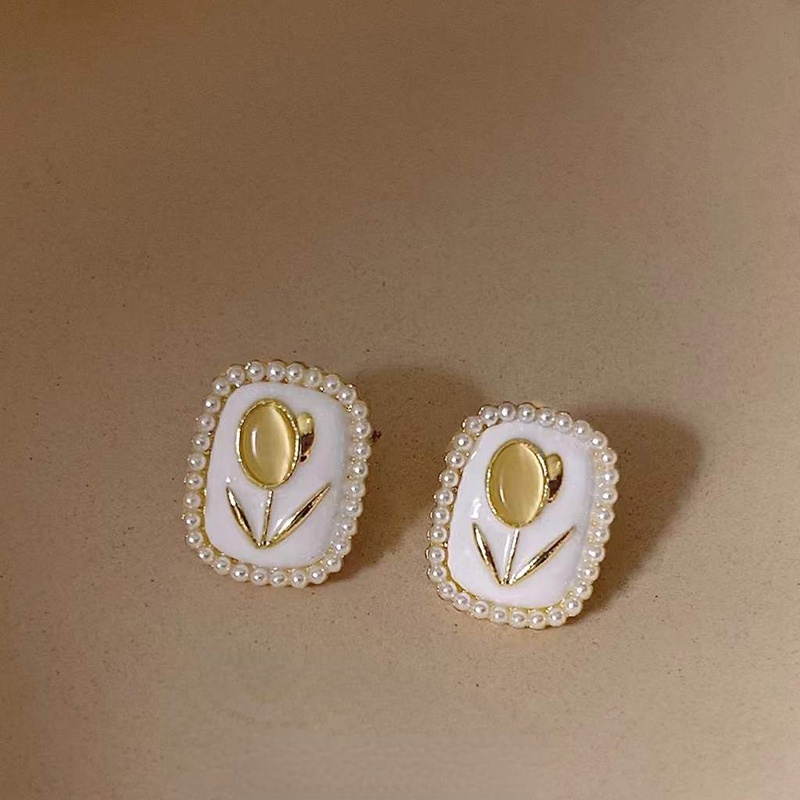 Anting Stud Desain Bunga Tulip Aksen Mutiara Untuk Wanita