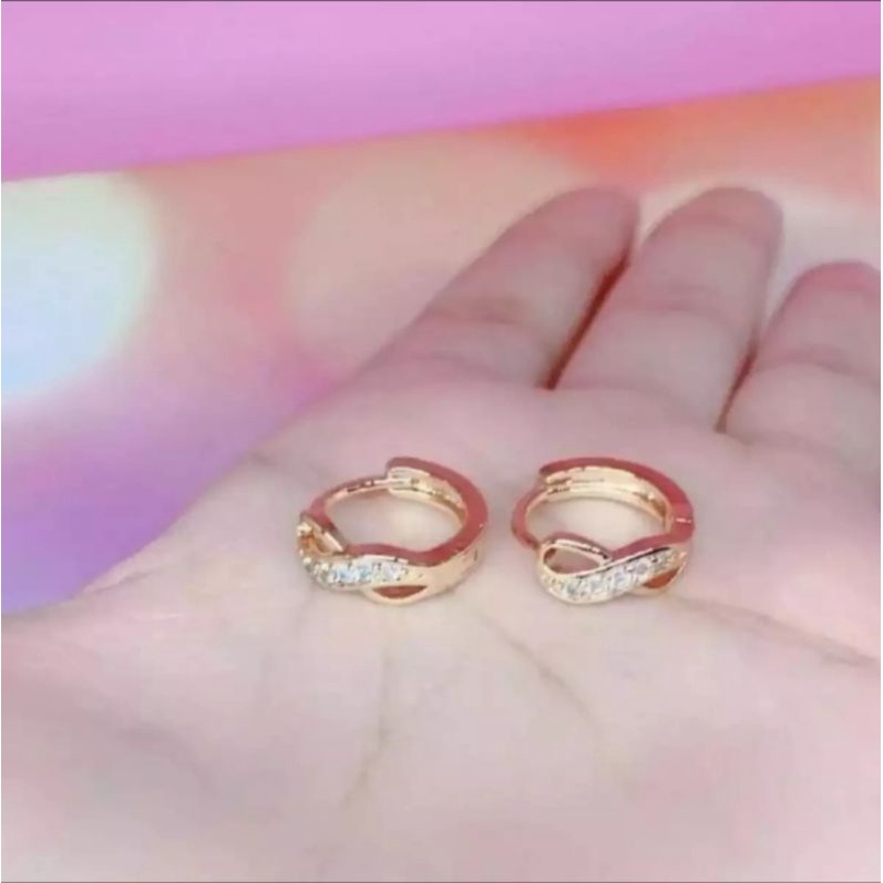 anting jepit motif angka 8 titanium gold perhiasan wanita anting