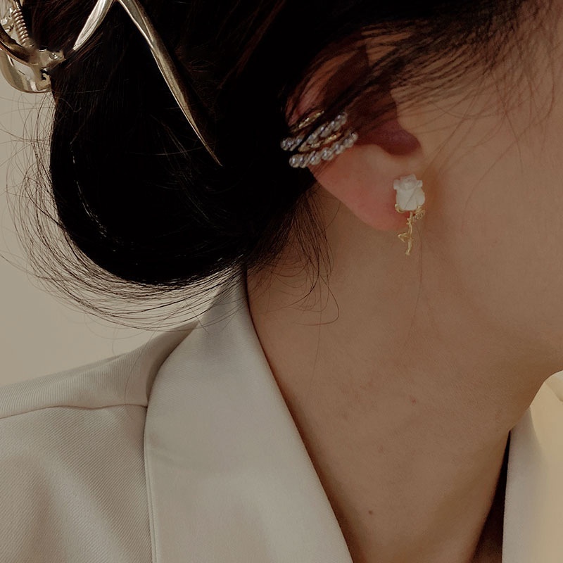 Anting Tusuk Asimetris Desain Bunga Mawar Hias Berlian Gaya Koreaperancisretro Untuk Wanita