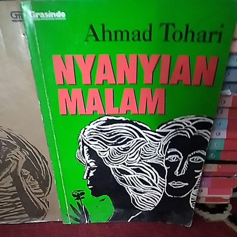 novel ahmad tohari nyanyian malam