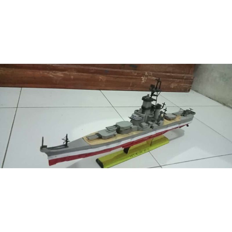 miniatur kapal USS Missouri BB-63