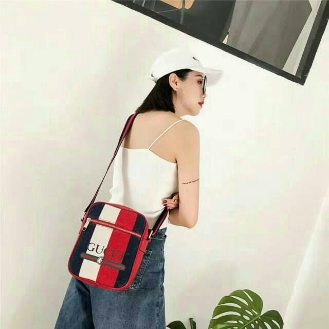 

SALEEE..akhir tahun GUCCI crossbody FREE PAPERBAG