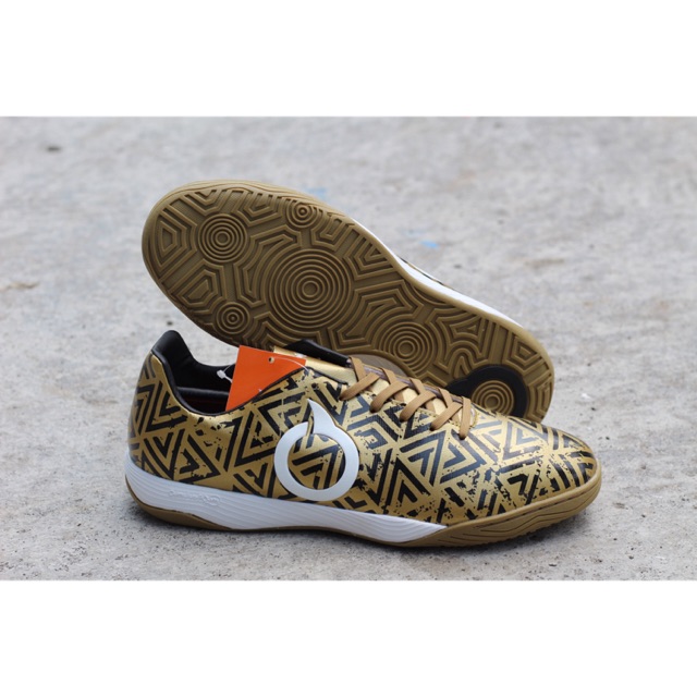  Sepatu  futsal  Ortuseight jogosala shockwave gold Shopee  