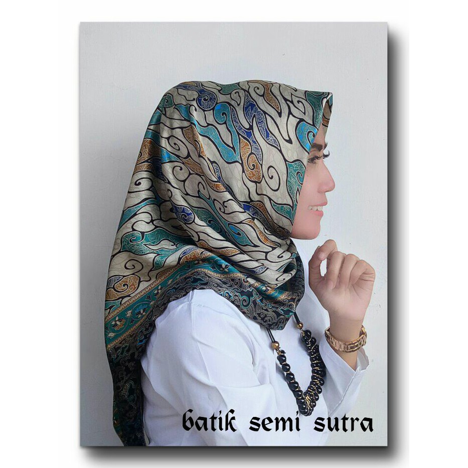 Jual Hijab Segi empat motif batik mega mendung  semi sutera  halus lembut Diskon