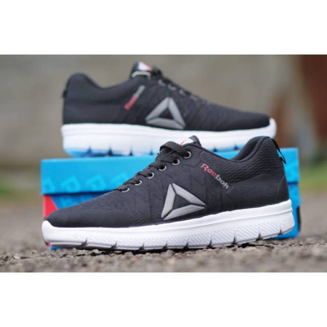 Sepatu reebok terbaru hitam