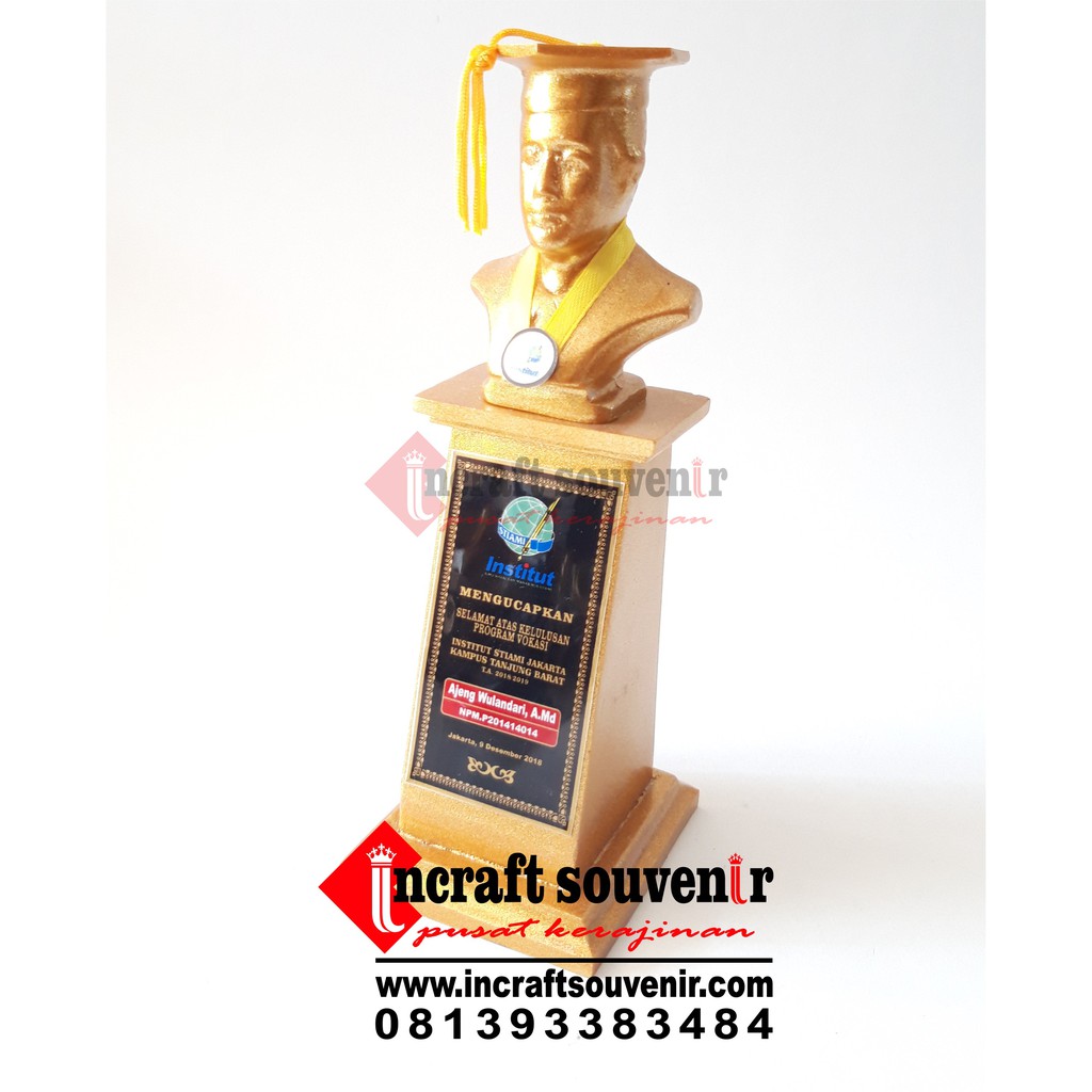 Plakat Souvenir Patung Wisuda Resin PW5