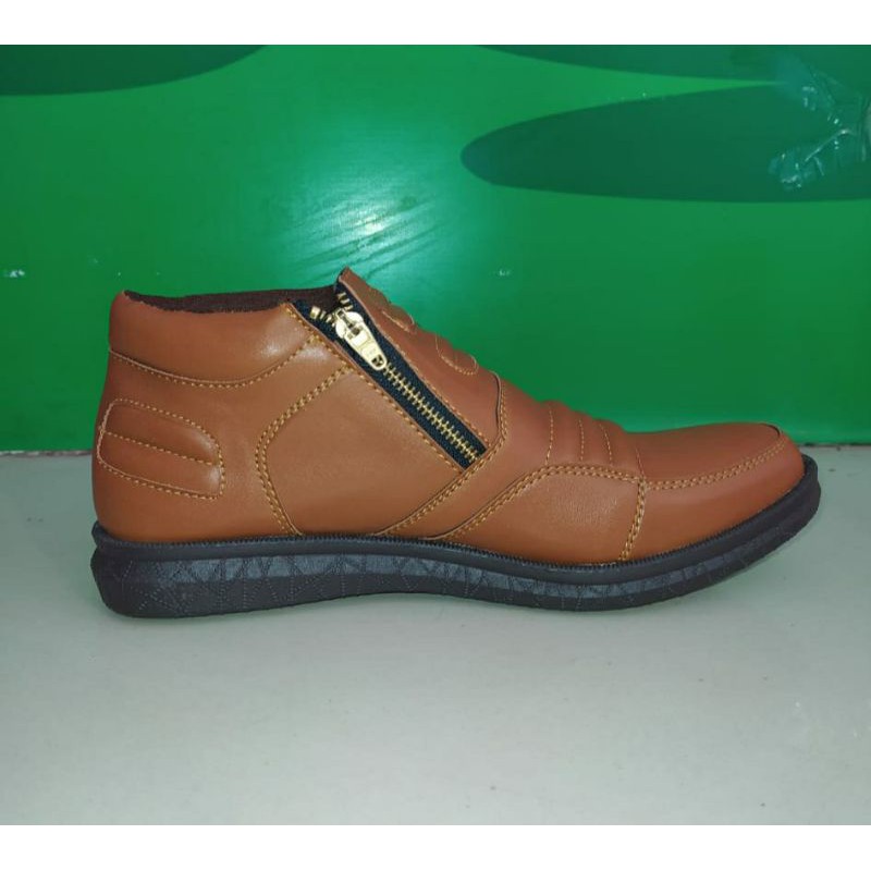 sepatu boot pria// sepatu casual pria
