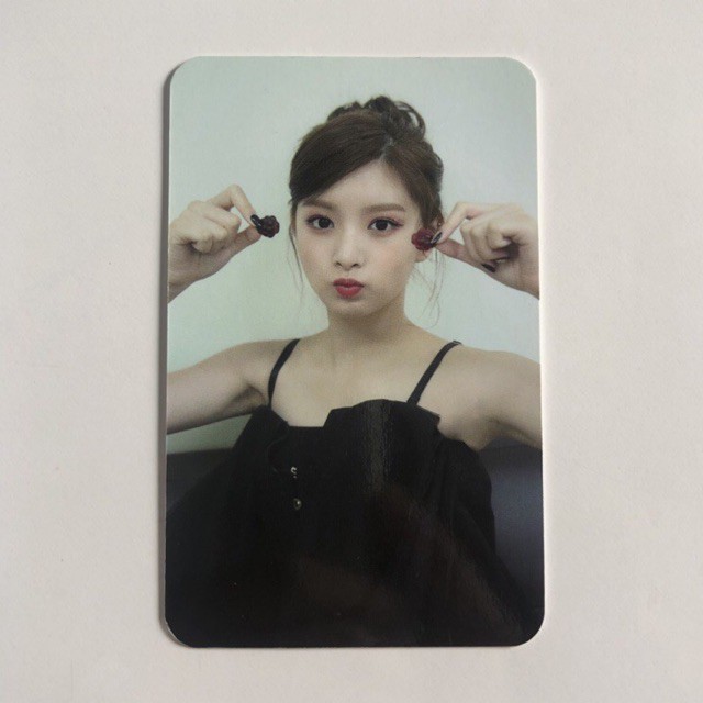 EVERGLOW HUSH YIREN PHOTOCARD