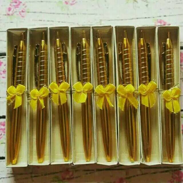 

Souvenir pernikahan pulpen emas box mika murah