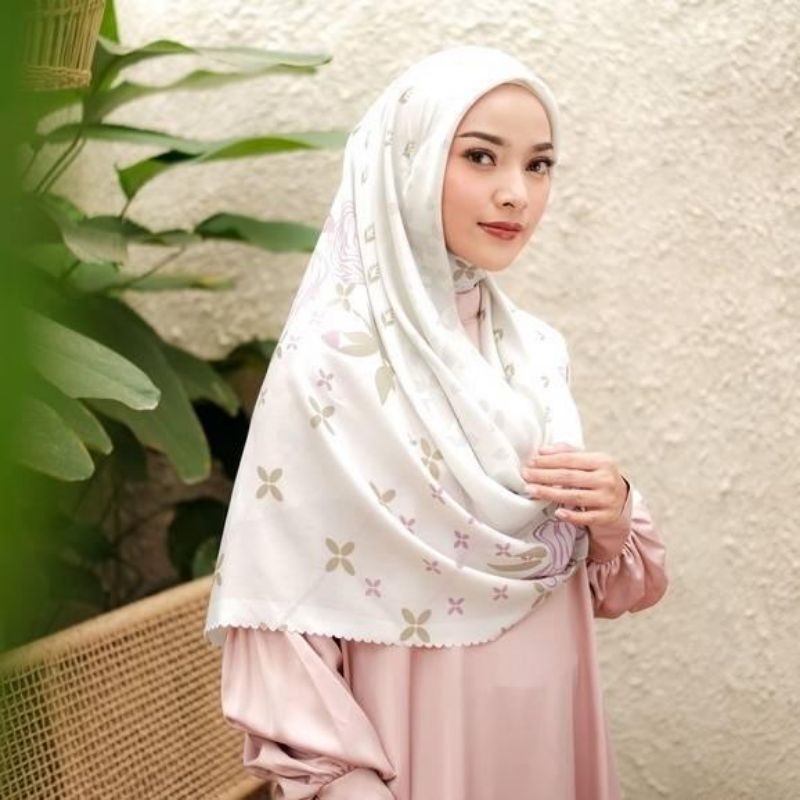 Jilbab segiempat Zaskia Mecca - Rose Scarf